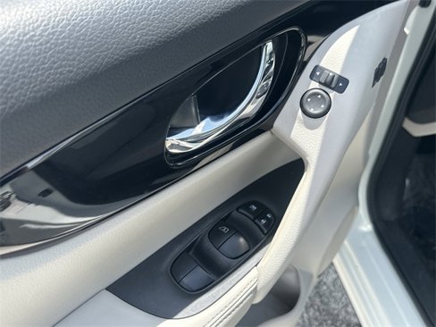 Used 2022 Nissan Rogue Sport SL w/ Premium Package image 19