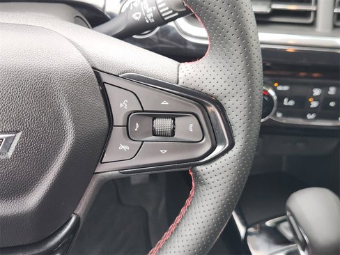 Used 2025 Chevrolet Trax RS image 25