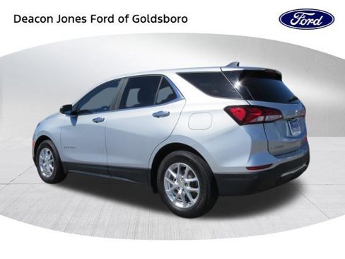Used 2022 Chevrolet Equinox LT w/ Driver Convenience Package image 6