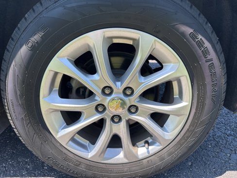 Used 2020 Chevrolet Equinox LS w/ LS Convenience Package image 10