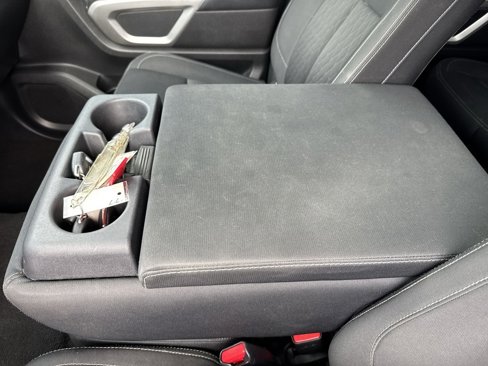 Used 2018 Nissan Titan SV image 27