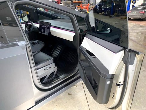 Used 2024 Tesla Cybertruck AWD Crew Cab image 17