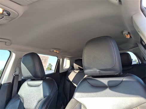 Used 2018 Jeep Compass Latitude w/ Popular Equipment Group image 14