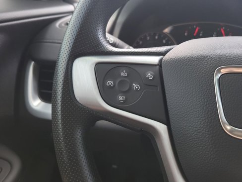 Used 2024 GMC Terrain SLE w/ Driver Convenience Package image 17