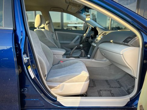 Used 2011 Toyota Camry image 16