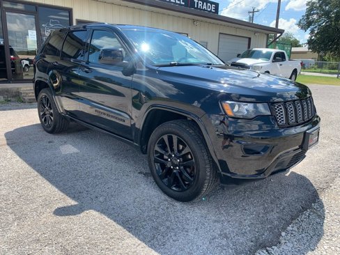 Used 2019 Jeep Grand Cherokee Altitude image 5