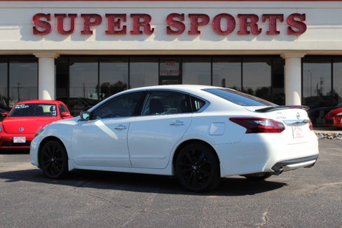 Used 2017 Nissan Altima 2.5 SR w/ Midnight Edition Package image 6