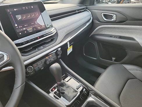 New 2025 Jeep Compass Latitude image 20