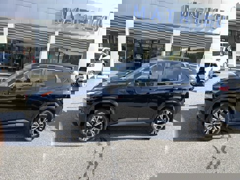 Used 2023 Nissan Rogue SV image 1