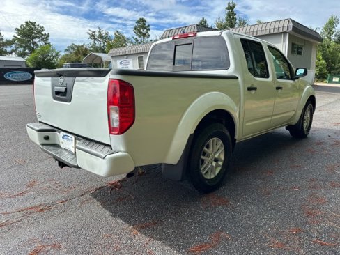 Used 2018 Nissan Frontier SV image 5