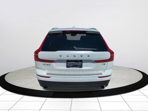Used 2019 Volvo XC60 T5 Momentum w/ Premium Package image 4