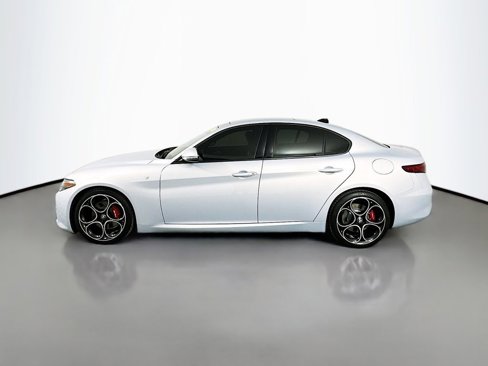 Used 2022 Alfa Romeo Giulia Ti image 8