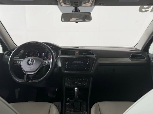 Used 2019 Volkswagen Tiguan SE w/ Panoramic Sunroof Package image 28