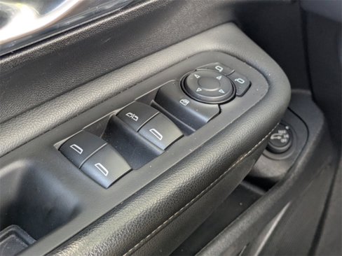Used 2024 GMC Terrain SLT image 29