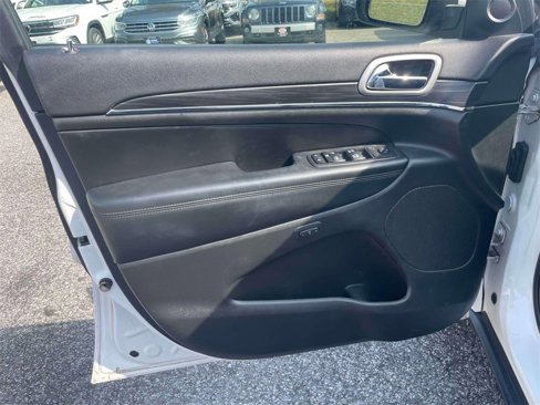 Used 2019 Jeep Grand Cherokee Limited image 16