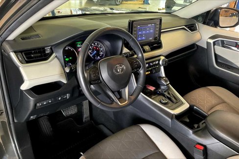 Used 2021 Toyota RAV4 XLE image 16