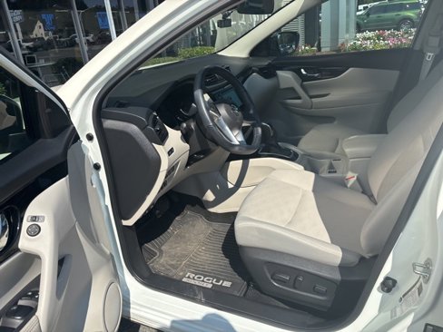 Used 2022 Nissan Rogue Sport SV image 18