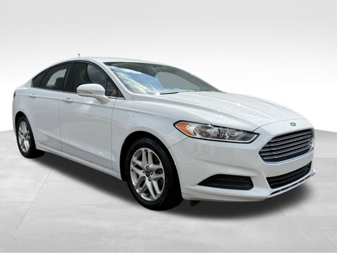 Used 2016 Ford Fusion SE image 2