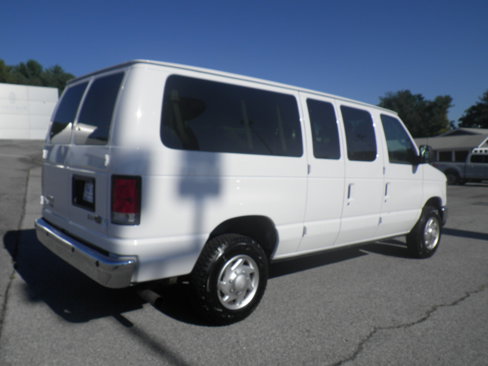 Used 2014 Ford E-350 and Econoline 350 XLT image 6