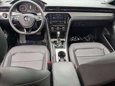 Used 2022 Volkswagen Passat 2.0T SE image 17