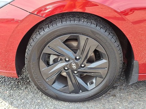 Used 2022 Hyundai Elantra SEL image 29