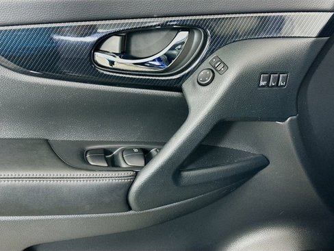 Used 2020 Nissan Rogue SL w/ Premium Package image 17