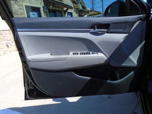 Used 2020 Hyundai Elantra SE w/ Cargo Package (C1) image 28
