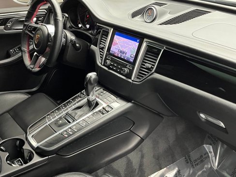 Used 2017 Porsche Macan Turbo image 44