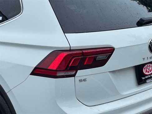 Certified 2022 Volkswagen Tiguan SE image 11