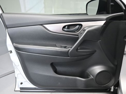 Used 2020 Nissan Rogue Sport S w/ Appearance Package image 9