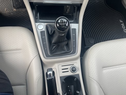 Used 2017 Volkswagen Golf Wolfsburg Edition image 33