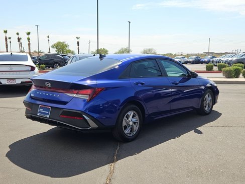 Used 2025 Hyundai Elantra SE image 4