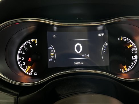 Used 2019 Jeep Grand Cherokee Altitude image 28