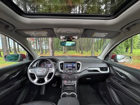 Used 2019 GMC Terrain SLT w/ Preferred Package image 2