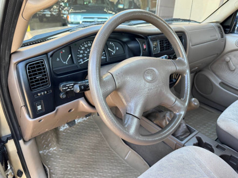 Used 2002 Toyota Tacoma 4x4 Regular Cab image 17
