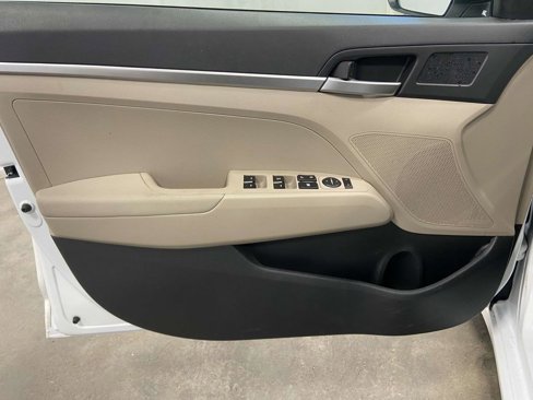 Used 2019 Hyundai Elantra SE image 12