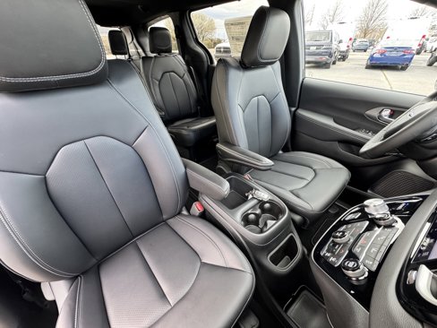 New 2025 Chrysler Voyager LX image 19