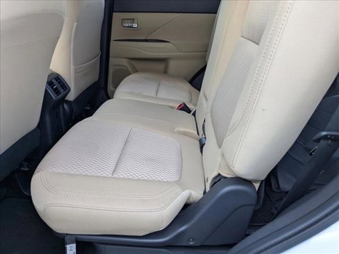 Used 2019 Mitsubishi Outlander ES image 17