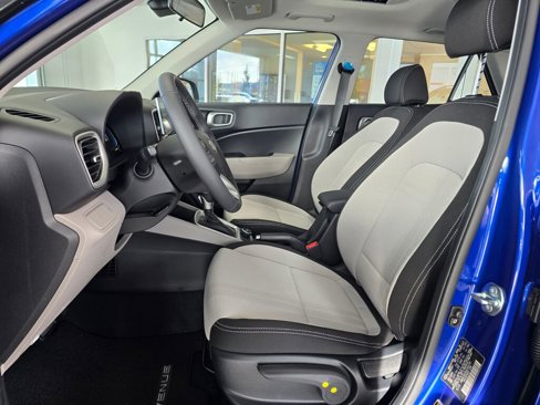 New 2025 Hyundai Venue SEL image 16