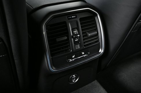 Used 2025 Porsche Macan image 22