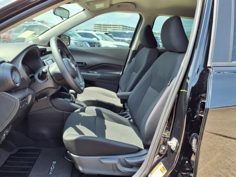 New 2025 Nissan Kicks Play S image 17