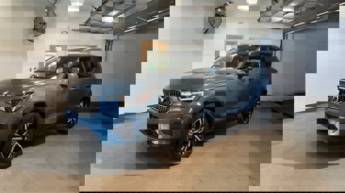 Certified 2025 Volvo XC40 B5 Core image 1