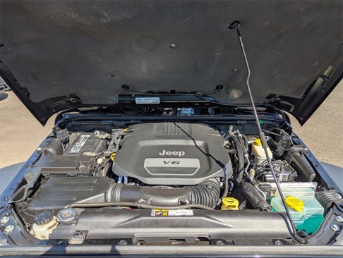Used 2015 Jeep Wrangler Unlimited Rubicon w/ Connectivity Group image 33