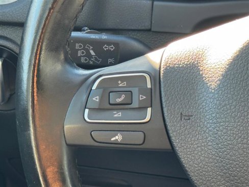 Used 2013 Volkswagen Tiguan S image 39