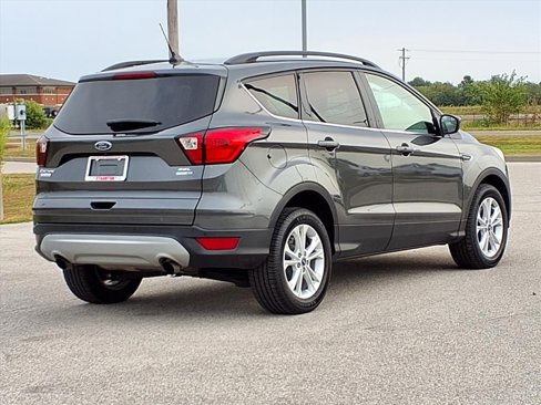 Used 2019 Ford Escape SEL image 2