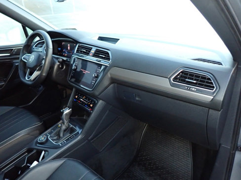 Used 2022 Volkswagen Tiguan SE R-Line image 13