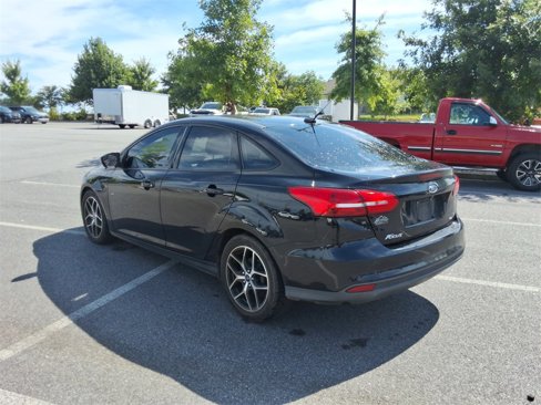 Used 2018 Ford Focus SE w/ SE Appearance Package image 7