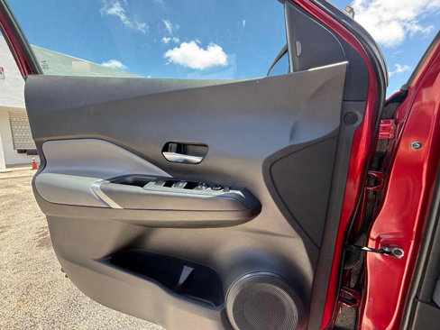Used 2022 Nissan Kicks SR w/ Premium Package image 10