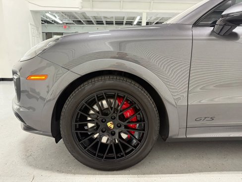 Used 2023 Porsche Cayenne GTS image 7