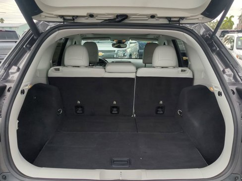 Used 2019 Jeep Cherokee Limited w/ Luxury Group image 12